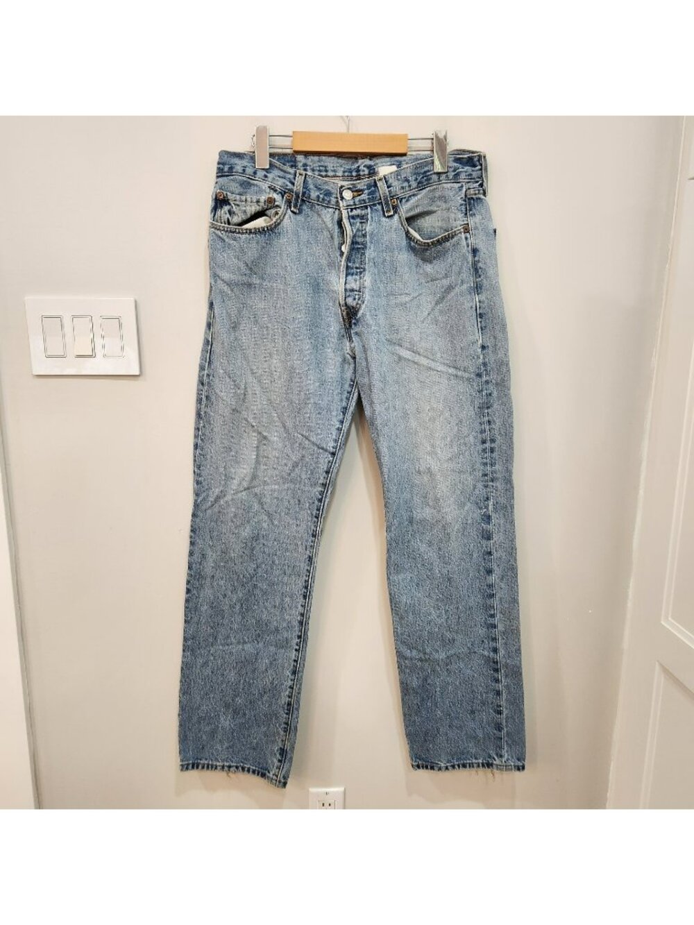 Vintage 90s Levi’s 501XX Jeans Mens 34x32 Blue Medium Wash Button Fly Denim